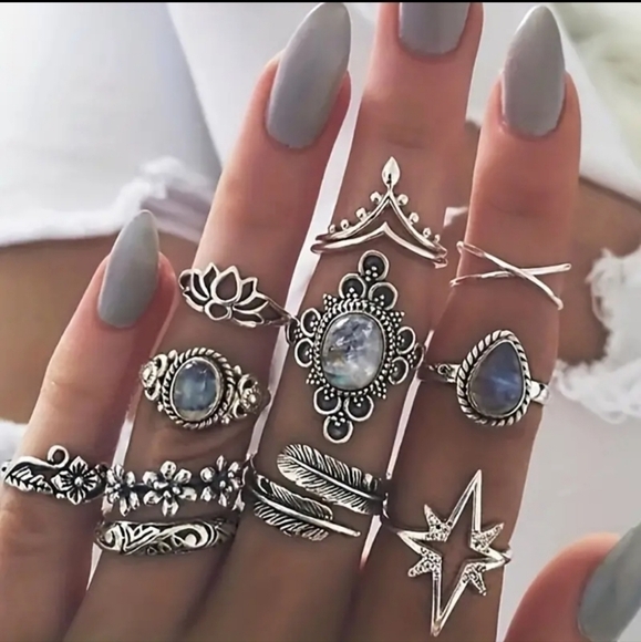 NWT Boho Gemstone Rings: Vintage Starry Carved Set - Picture 1 of 6